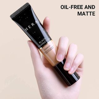 Kem nền HERA Black Foundation Cover Fit 21N1 – hàng sẵn 107 tuýp