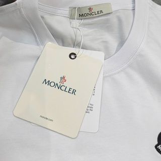 Áo thun nam. Logo thêu sắc nét.