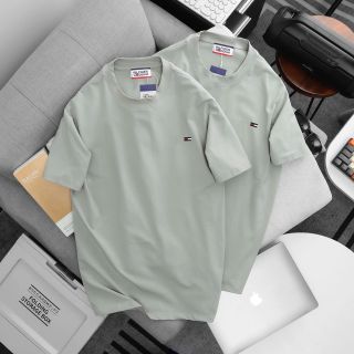 Mẫu áo logo basic không bao giờ lỗi mốt.  Logo thêu bắt mắt, nét đẹp xuất sắc.