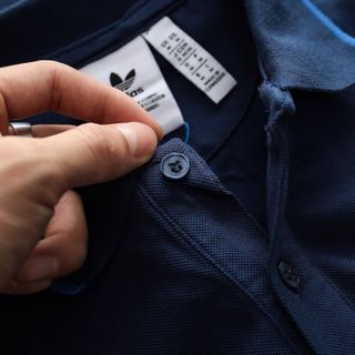 Mẫu áo  thun polo nam thiết kế đơn giản. Phối màu tinh tế của logo và cổ áo. Logo thêu tỉ mỉ