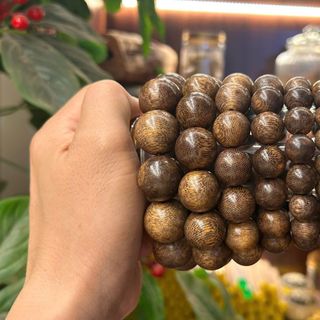 Vòng đeo tay gỗ trầm hương giá sỉ