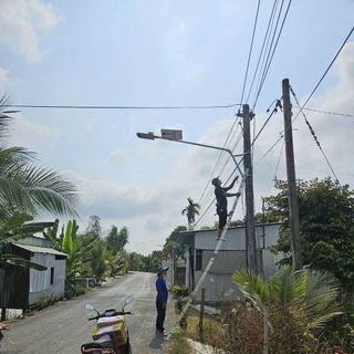 Đèn đường năng lượng mặt trời 56W