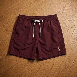 Short Polo nam basic.  Chất dù trơn, có lót lưới phía trong.  Có túi rút đựng mỗi sản phẩm.  Logo thêu tỉ mỉ.