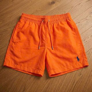 Short Polo nam basic.  Chất dù trơn, có lót lưới phía trong.  Có túi rút đựng mỗi sản phẩm.  Logo thêu tỉ mỉ.