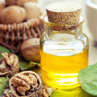 Dầu Óc Chó sản phẩm từ hạt nguyên chất