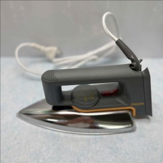 Bàn ủi khô Philips HD1172 hàng chính hãng BH 24 tháng