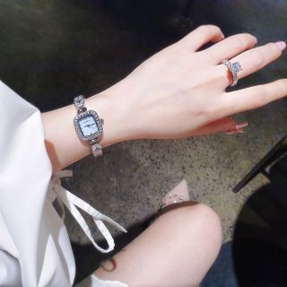 ĐỒNG HỒ NỮ CHÍNH HÃNG COMLORVEY DÂY PHA LÊ MẶT VUÔNG FULLBOX GIÁ MỚI