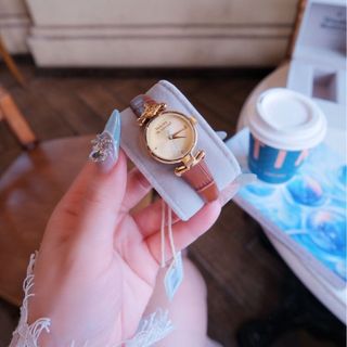 ĐỒNG HỒ NỮ CAO CẤP VIVIENN MAIDA GOLD DIAL DÂY DA MINI FULLBOX
