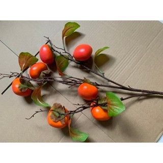 Cành quả hồng anlee 7 quả size6cm 5 lá cao 85cm chất liệu xốpcứng phủ silicon màu và lá có hiệu ứng chân thật
