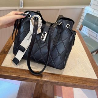 Túi Công sở mới. Siêu đẹp. Có tag treo phụ kiện, Size :27. Hàng kĩ