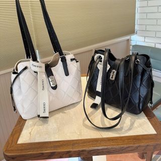 Túi Công sở mới. Siêu đẹp. Có tag treo phụ kiện, Size :27. Hàng kĩ