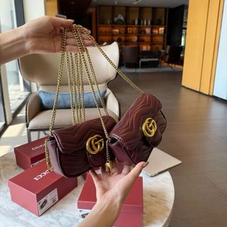 Túi CG hàng kĩ full box xịn . Size :18. Đỏ đô (. Hàng Giá Tận Xưởng )