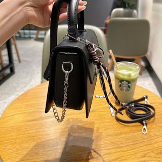 Túi Chữ H mới. Hàng Kĩ Kèm chamr treo . Size :20. Có dây đeo đủ. ( Hàng Giá Tận Xưởng )