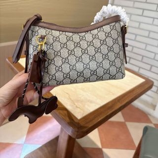 Túi GC hàng kĩ kẹp nách Kèm chamr treo , Size  20