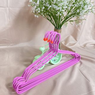 Móc Nhựa Màu Hồng Treo Quần Áo Giặt Sấy – Bền Đẹp, Nổi Bật, Giá Sỉ