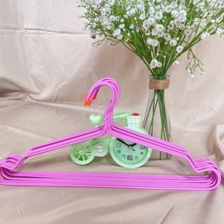 Móc Nhựa Màu Hồng Treo Quần Áo Giặt Sấy – Bền Đẹp, Nổi Bật, Giá Sỉ