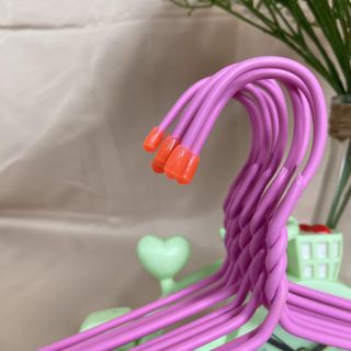 Móc Nhựa Màu Hồng Treo Quần Áo Giặt Sấy – Bền Đẹp, Nổi Bật, Giá Sỉ