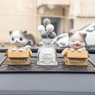 Trang trí taplo ô tô set mèo làm từ nhựa cực xinh, đầu lắc lư khi di chuyển