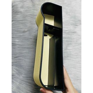 [Mã 77LIFESALE giảm 10% đơn 99K] 1 Khay cốc Để Đồ Bọc Da Cao Cấp Nhét Khe Ghế Ô Tô
