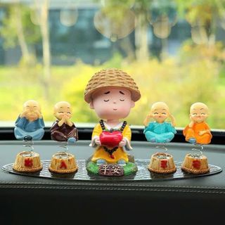 Sét 5 Món Tượng Tu Sĩ Nón Rơm Và Bộ Tứ Không Tặng Thảm, Ở Đâu Có Phật Ở Đó Có Bình An - Otofunmoclan