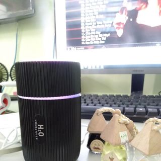 Máy phun sương trên ô tô Humidifier H2O, sạc pin, dung tích 220ml, tạo ẩm cho không khí có đèn nhiều màu
