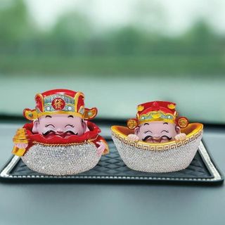 Ông Thần Tài Ngồi Trong Hũ Tiền Và Thỏi Vàng Đính Đá Phúc Lộc May Mắn Decor Taplo Ô Tô,Ban Thần Tài,Bàn Làm Việc
