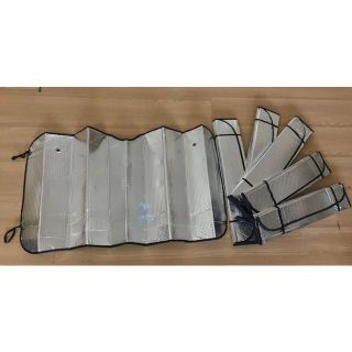 Tấm xốp che nắng kính lái bên trong ô tô, xe hơi size 70x140cm