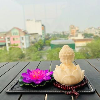 Tượng Phật SAKYAMUNI Mỉm Cười Mix Hoa Sen Trang Trí Taplo Ô Tô Kèm Tràng Hạt Phong Thủy Bình An, May Mắn