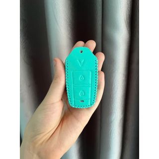 Bao Da Bò VinFast VF3 2 Nút Xanh SM Cao Cấp – Bao Khóa Sang Trọng, Chống Trầy Xước, Bền Đẹp Khaihuyauto