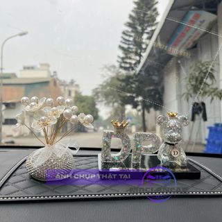 Set Gấu Pha Lê Beerrick Chữ D&P Đính Đá Trang Trí Ô Tô, Phụ Kiện Nội Thất Xe Sang Trọng