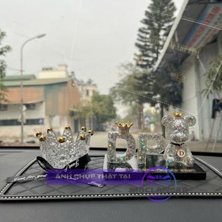 Set Gấu Pha Lê Beerrick Chữ D&P Đính Đá Trang Trí Ô Tô, Phụ Kiện Nội Thất Xe Sang Trọng