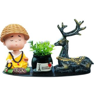 Chú Tiểu Áo Vàng Bên Hươu-Tuần Lộc-Mang Lại An Toàn Và May Mắn Cho Chủ Xe