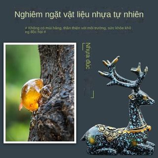 Chú Tiểu Áo Vàng Bên Hươu-Tuần Lộc-Mang Lại An Toàn Và May Mắn Cho Chủ Xe