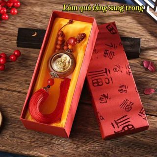 Khánh Treo Xe Gỗ Đính Phật Bằng Vàng – Tượng Phật Quan Âm / Phật Di Lặc – Tua Rua Đỏ May Mắn