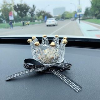 (TẶNG KÈM TINH DẦU HOA ANH ĐÀO)Vương Miện Trang Trí Taplo Ô Tô Kèm Tinh Dầu Thơm – Trang Trí Taplo Xe Hơi, Khử Mùi