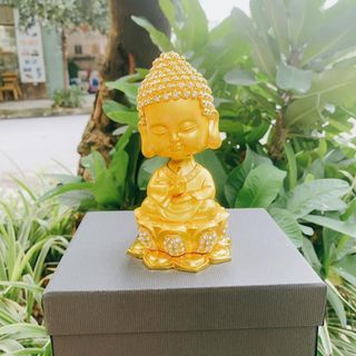 Tượng Thích Ca Mâu -Tượng Phật Đặt Trên Taplo Ô Tô Chất Liệu Hợp Kim Mạ Vàng Có Đế Đế Sen