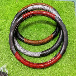 Bọc vô lăng xe tải vân carbon phối gỗ nhiều màu phù hợp với size 40,42,45cm