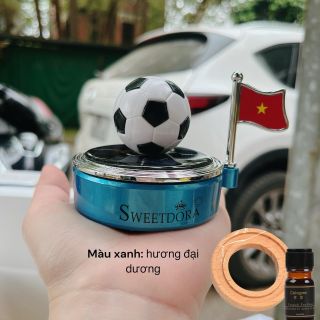 Quả Bóng Đá Xoay Bằng Năng Lượng Mặt Trời Kèm Cờ Việt Nam Trang Trí Taplo Ô Tô (tặng tinh dầu) -SWEETDORA