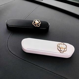 Bảng Số Điện Thoại Nằm Trơn Đặt Taplo Ô Tô – Nhỏ Gọn, Tiện Lợi, Dễ Dàng Sử Dụng Khi Dừng Đỗ Xe