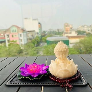Tượng Phật Thích Ca Mini Mix Hoa Sen Trang Trí Taplo Ô Tô – Kèm Tràng Hạt Phong Thủy Bình An, May Mắn