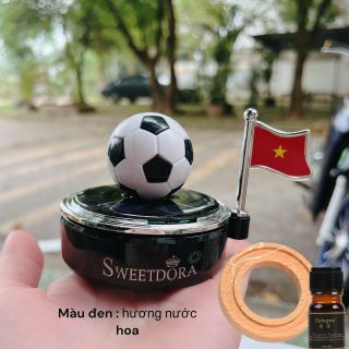 Quả Bóng Đá Xoay Bằng Năng Lượng Mặt Trời Kèm Cờ Việt Nam Trang Trí Taplo Ô Tô (tặng tinh dầu) -SWEETDORA