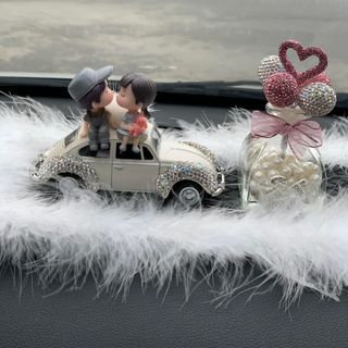 set ô tô tình yêu đôi trai gái+ô tô+lọ bóng đính đá trái tim+thảm lông trang trí taplo
