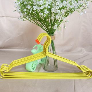 Móc Nhựa Màu Vàng Treo Quần Áo Giặt Sấy – Nổi Bật, Bền Đẹp, Giá Sỉ 1x