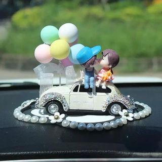 Mô Hình Ô Tô Kèm Đôi Tình Nhân Trang Trí Taplo Ô Tô Nhà Cửa Decor Trang Trí Xe Sang Trọng