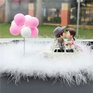 Mô Hình Ô Tô Kèm Đôi Tình Nhân Trang Trí Taplo Ô Tô Nhà Cửa Decor Trang Trí Xe Sang Trọng