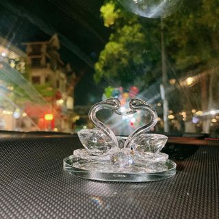 Thiên nga đá đôi có đế đặt tablo ô tô, trang trí văn phòng.Thiên nga trang trí xe sang trọng, cao cấp