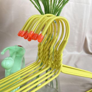 Móc Nhựa Màu Vàng Treo Quần Áo Giặt Sấy – Nổi Bật, Bền Đẹp, Giá Sỉ 1x