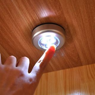 Đèn Led Dán Cốp Xe Ô Tô, Dán Tường 4 bóng siêu sáng dùng pin AAA