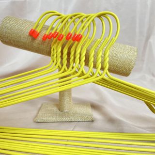 Móc Nhựa Màu Vàng Treo Quần Áo Giặt Sấy – Nổi Bật, Bền Đẹp, Giá Sỉ 1x