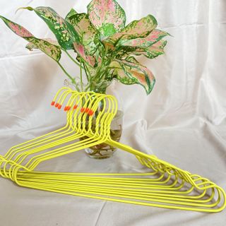 Móc Nhựa Màu Vàng Treo Quần Áo Giặt Sấy – Nổi Bật, Bền Đẹp, Giá Sỉ 1x